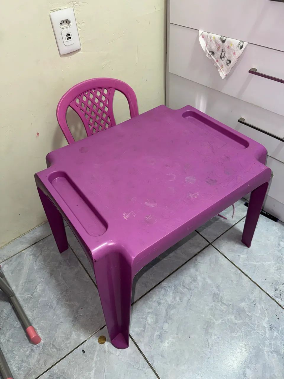 Mesinha com cadeira