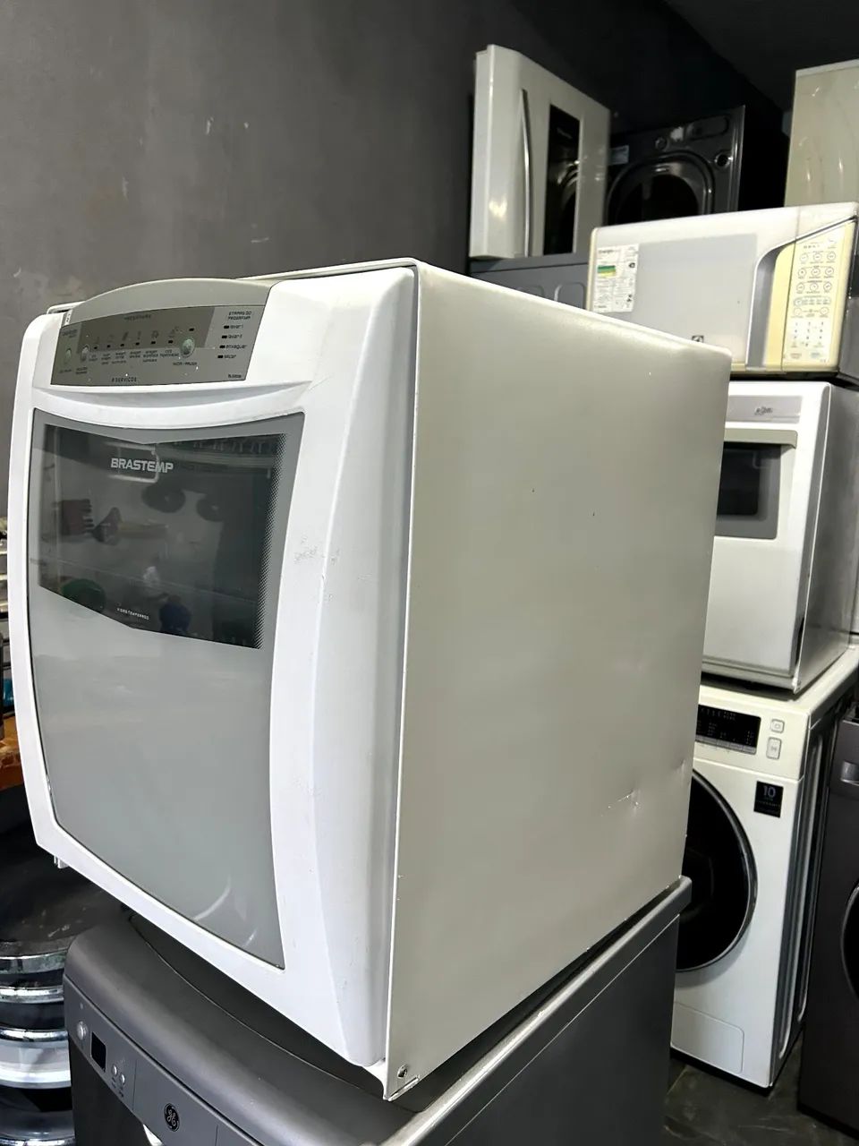 LAVA E SECA BRASTEMP 8 SERVIÇOS MODERNA E FUNCIONANDO PERFEITAMENTE TODAS AS FUNCOES  - Foto 2