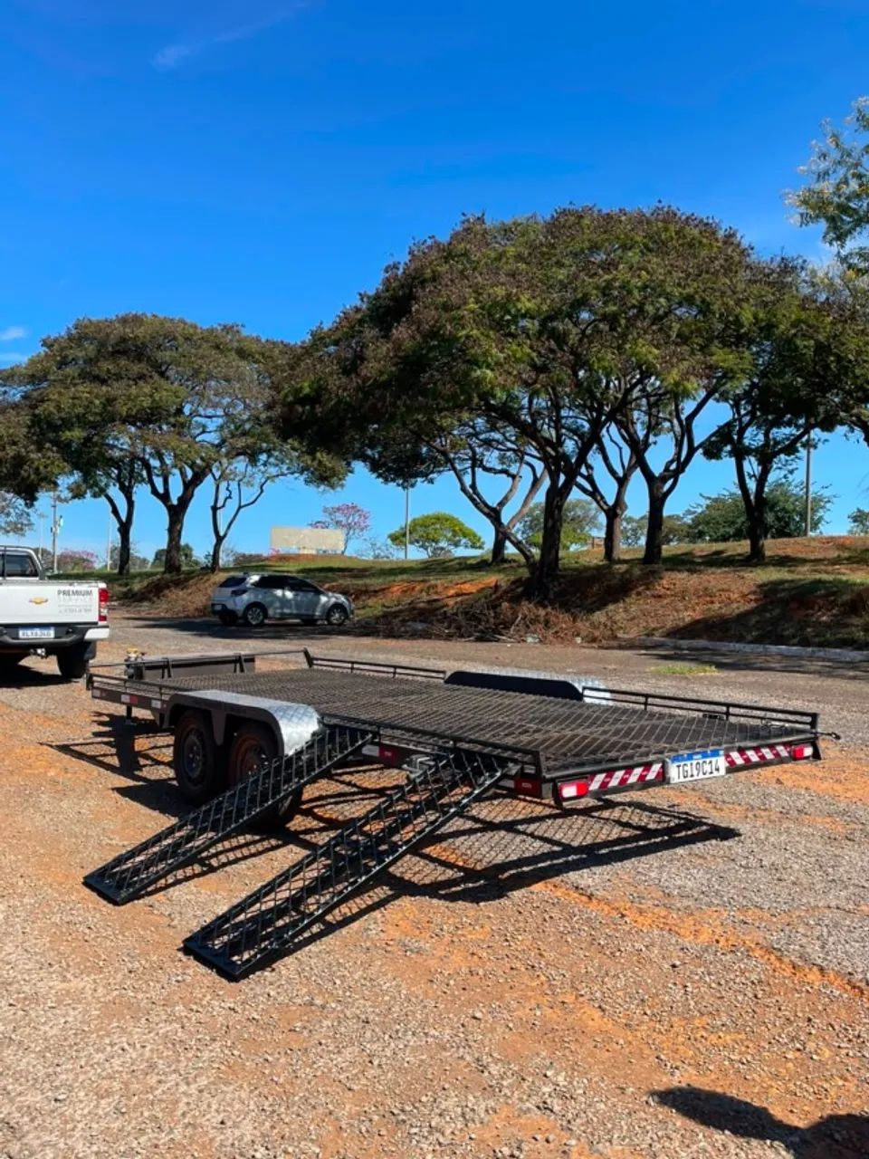 CARRETA REBOQUE PLATAFORMA 2 EIXOS 5M x 2M - APENAS 1 MÊS DE USO - Foto 3