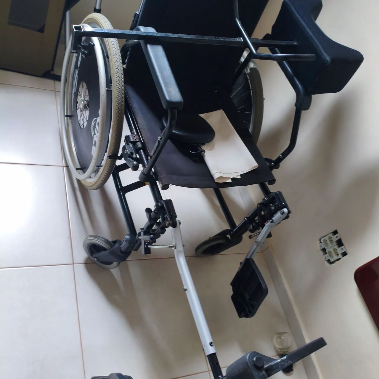 Cadeira de rodas reclinavel Ágile - Foto 5