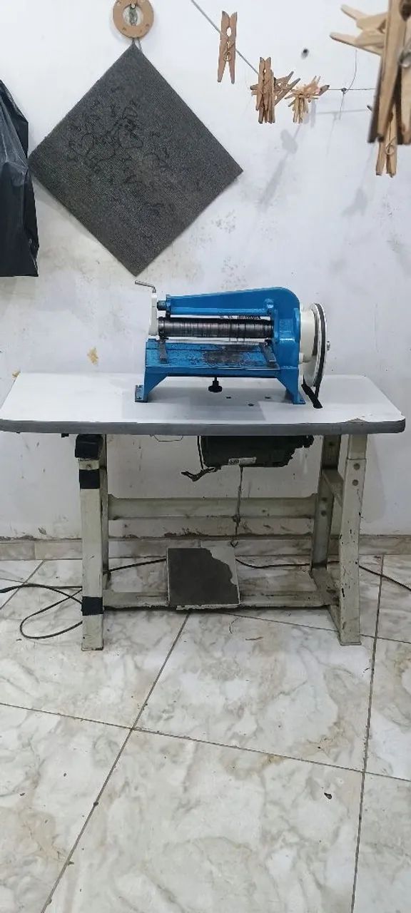 Máquina de corta tiras de couros