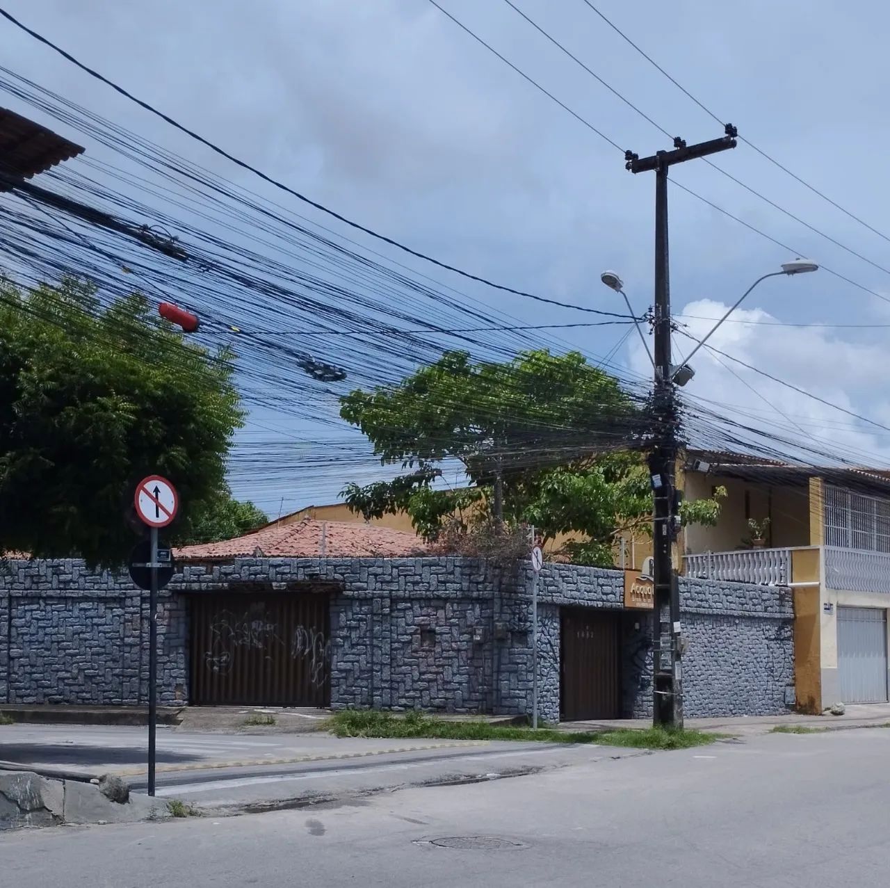 Excelente casa de esquina com piscina e lazer completo no Pici