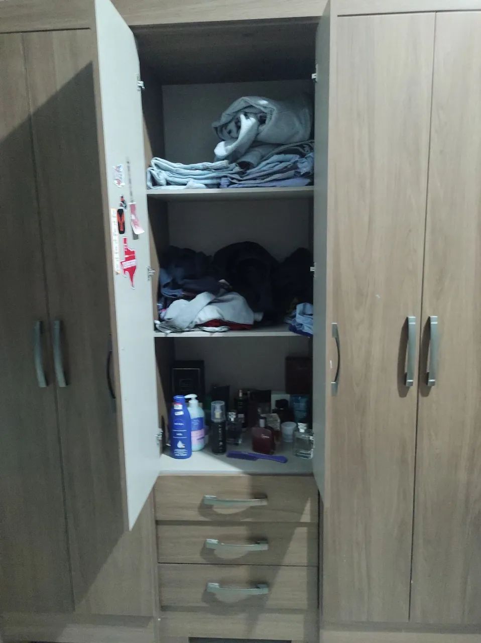 VENDE-SE GUARDA ROUPA SEMI NOVO - Foto 3