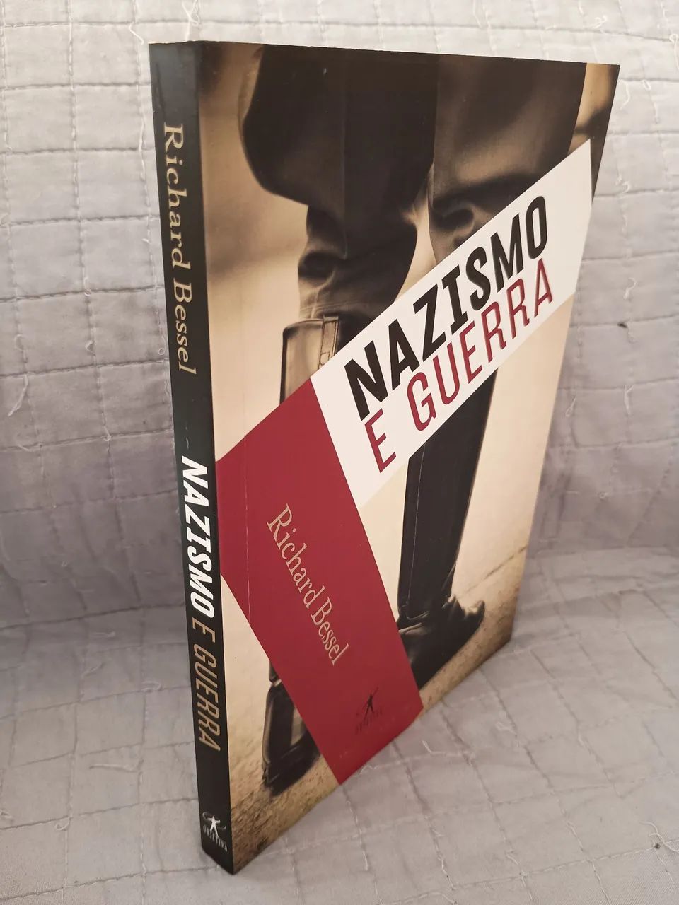 Livro Nazismo e Guerra  - Foto 3