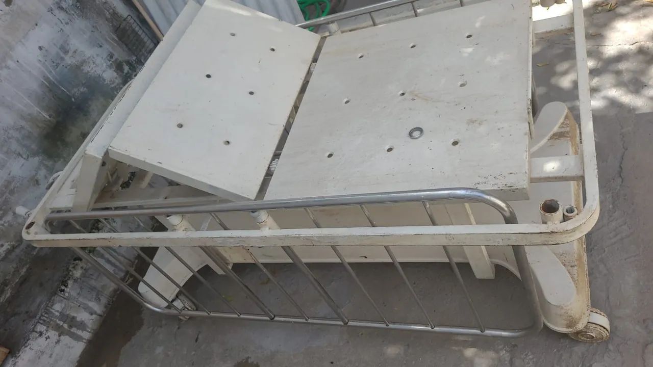 Cama hospitalar pouco tempo usada  - Foto 2