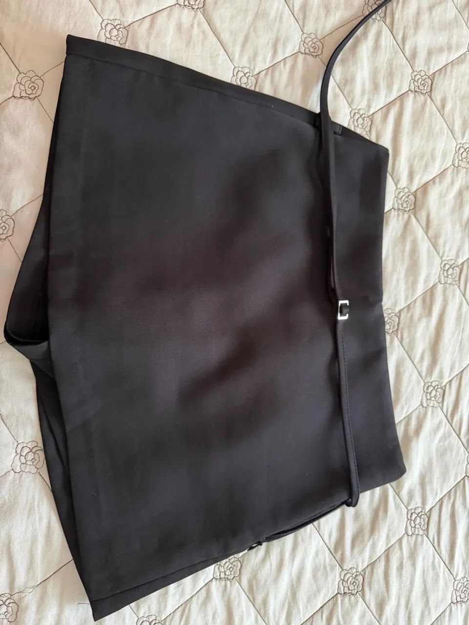 SHORTS SAIA MODELO ZARA