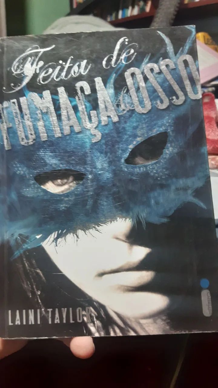 Feito de fumaca  e ossos