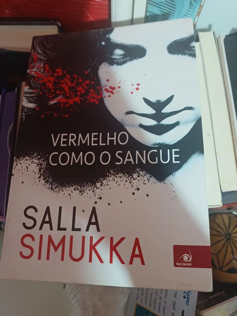 Livro- Vernelho como sangue