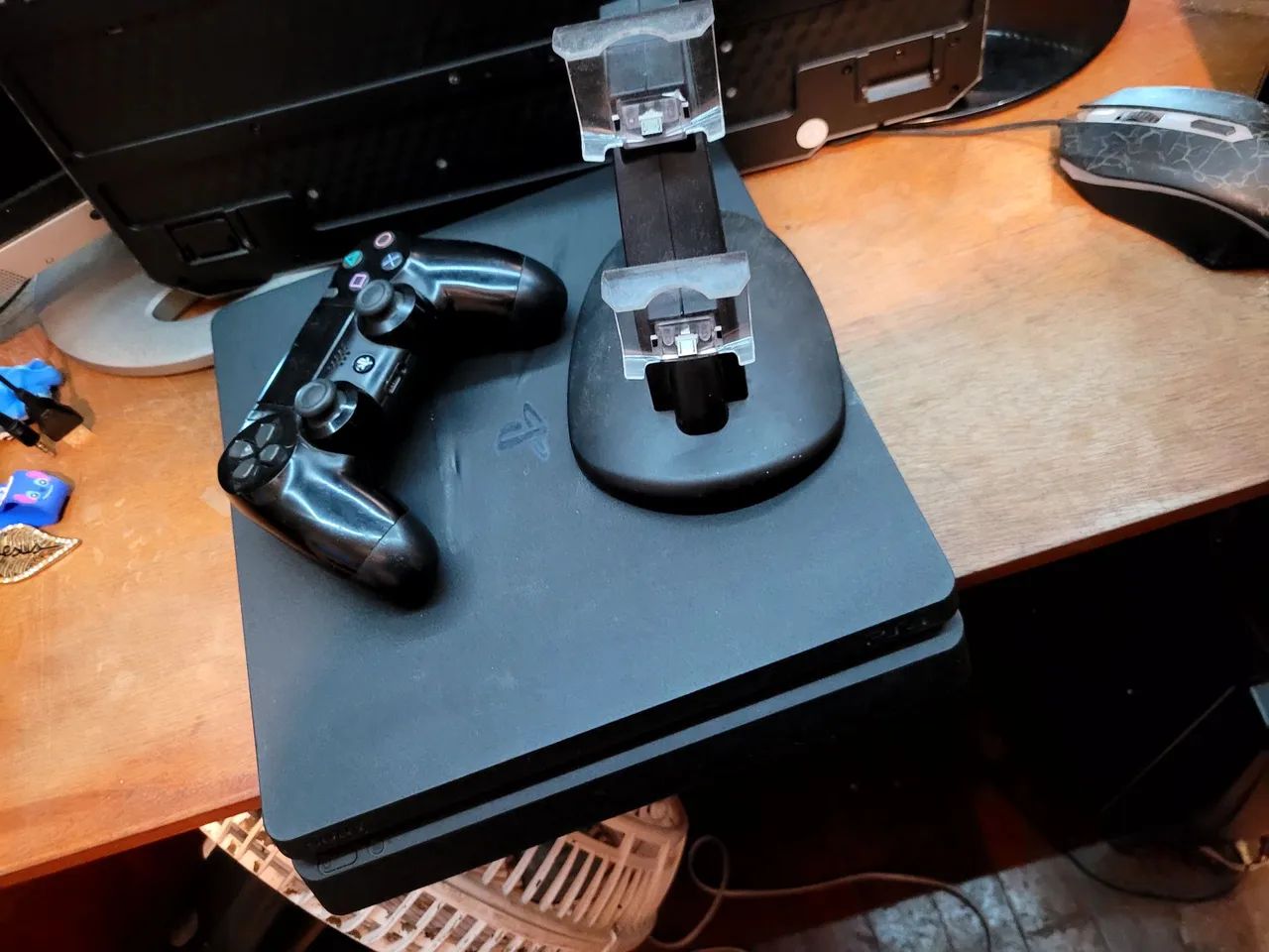 Ps4 1TB e 1 controle - Foto 2