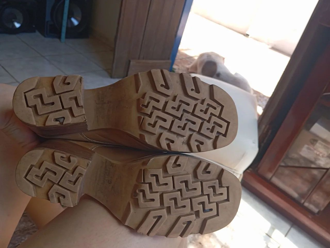 Bota feminina cor marrom - Foto 3