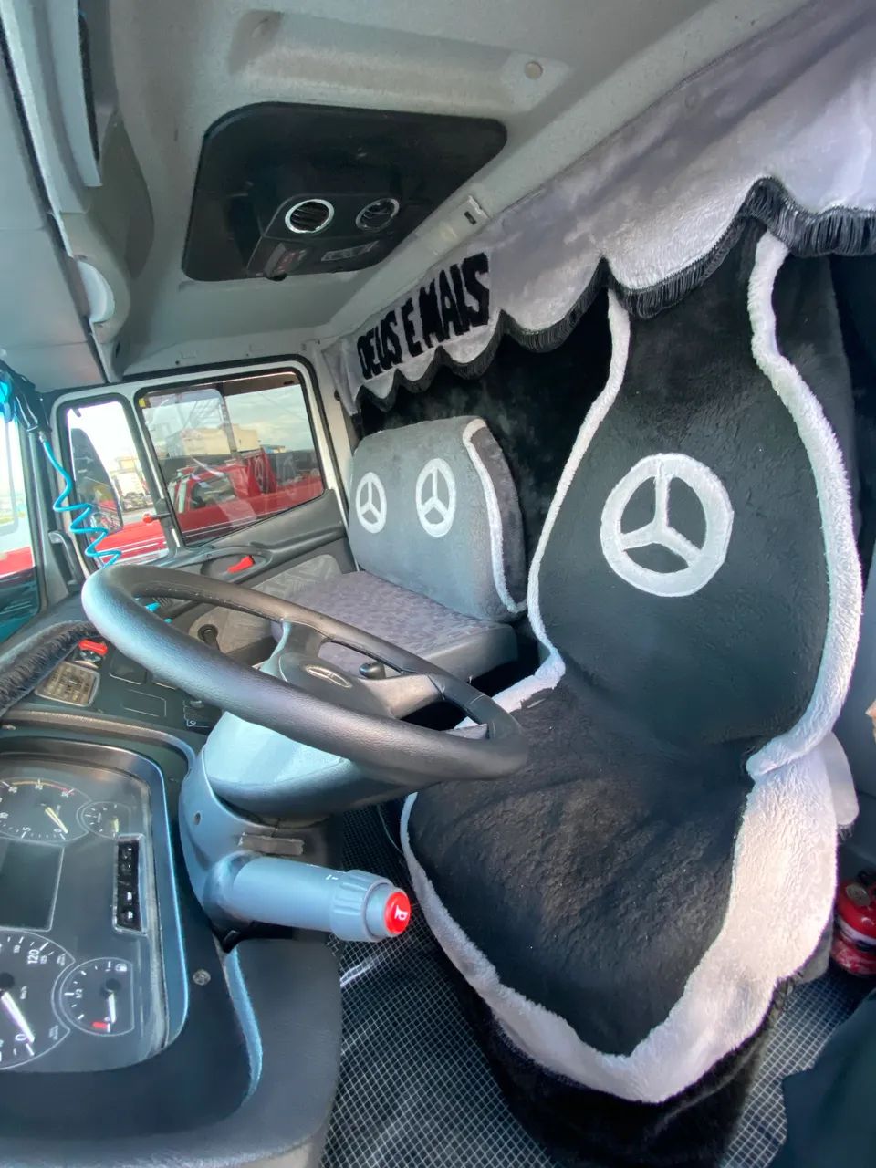 M/Benz Atron 1319 Ano 2014 - Foto 4