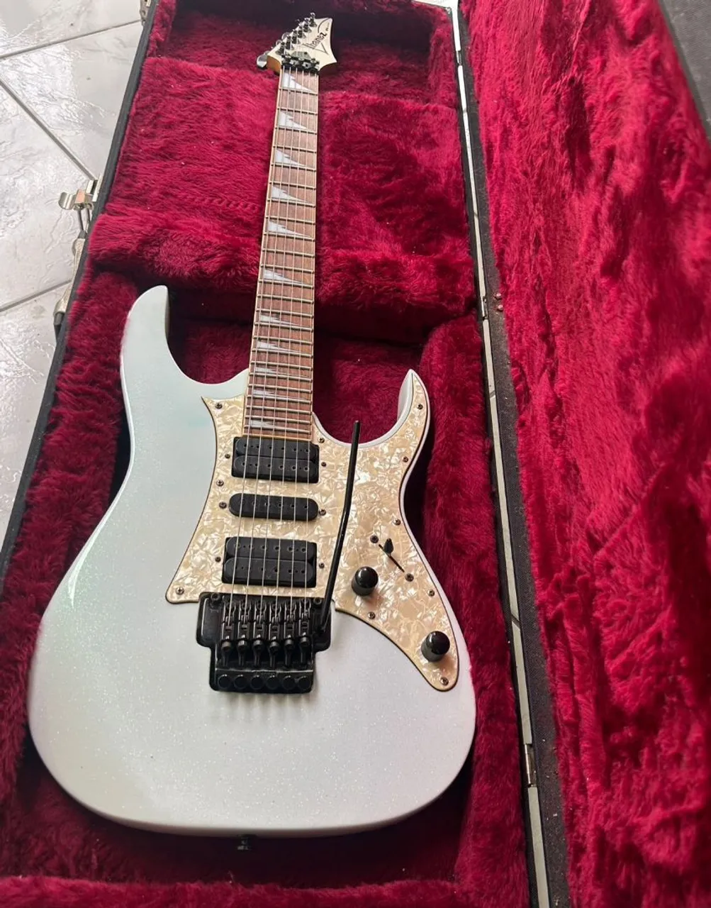 Guitarra Washburn signature Stevie Salas - Instrumentos musicais