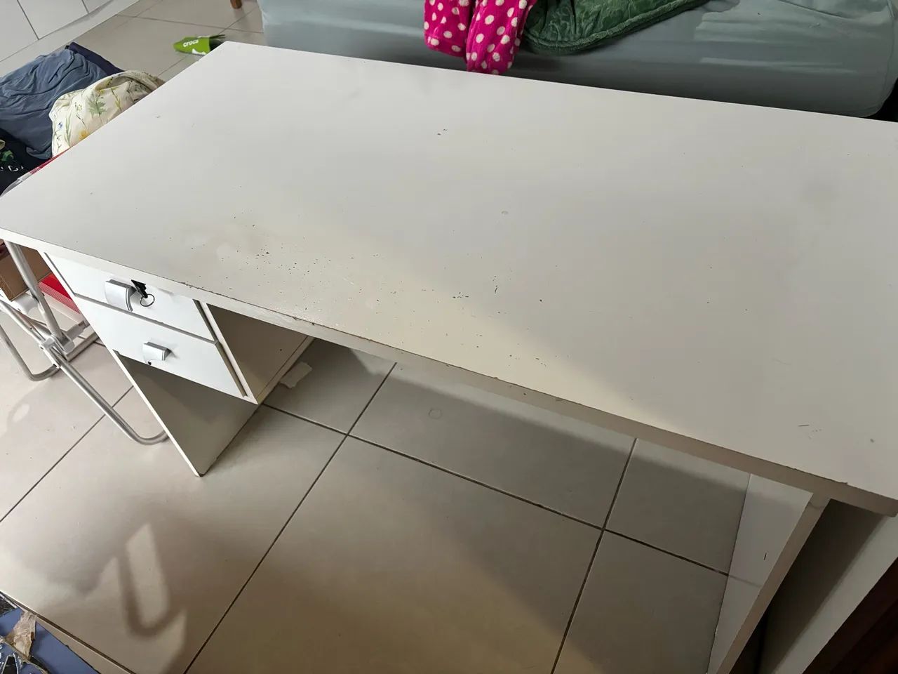 Vendo mesa escrivaninha branca usada