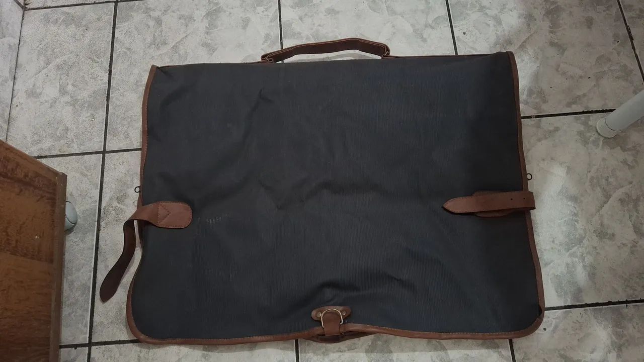 Porta terno de luxo de marca estrangeira feito 100% de couro - Foto 3