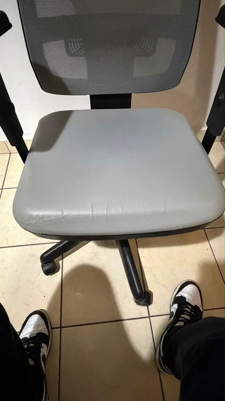 Cadeira Ergométrica Escritório Casa Confortável Reclinável Plaxmetal Cinza - Foto 4