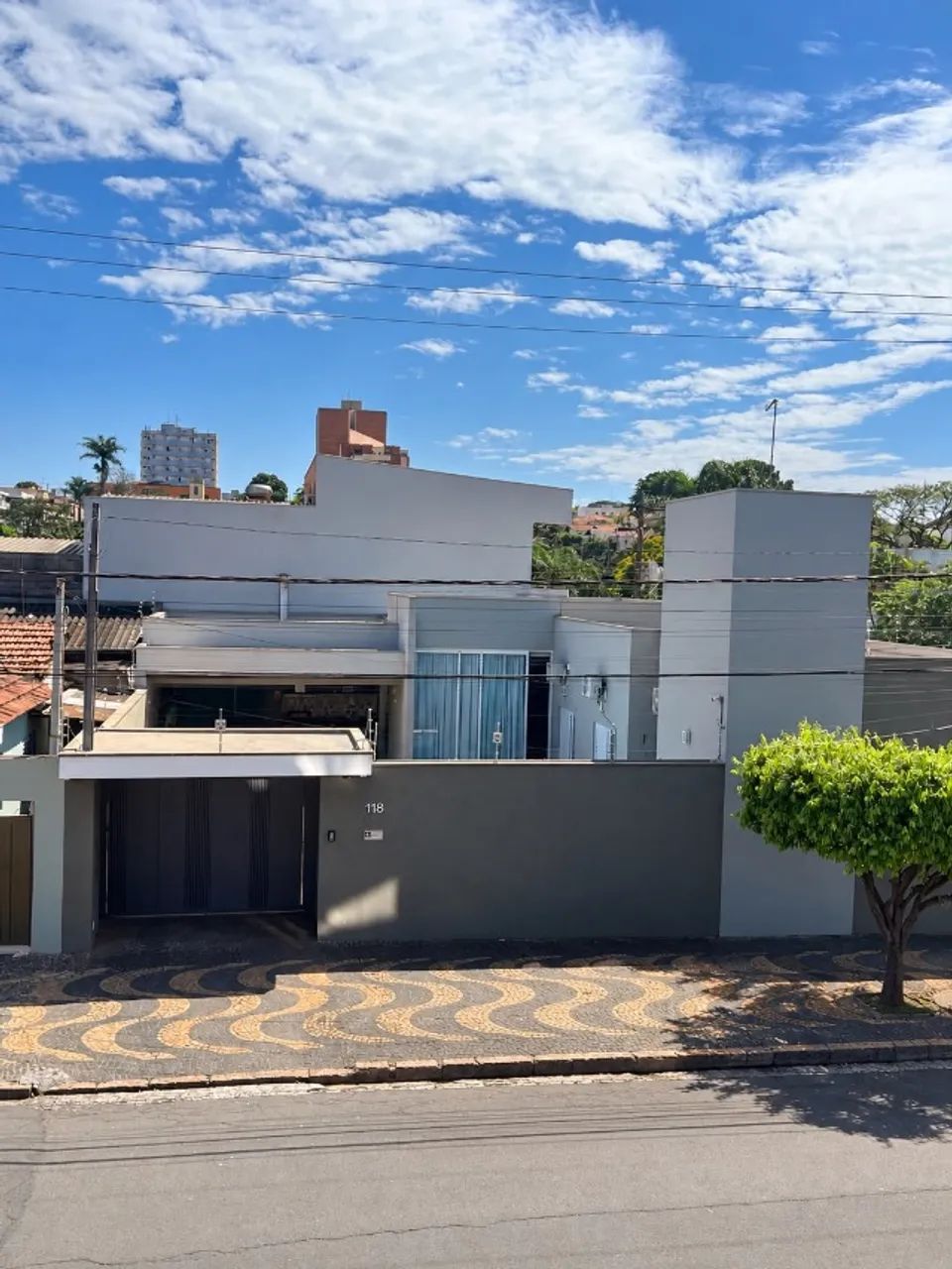 Casa em Araras, 3 quartos, Piscina, ampla garagem com área de lazer 