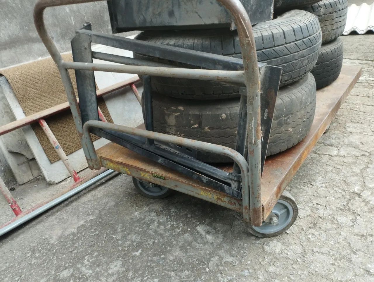 Carrinho plataforma 800 kg 1,50 x 0,8