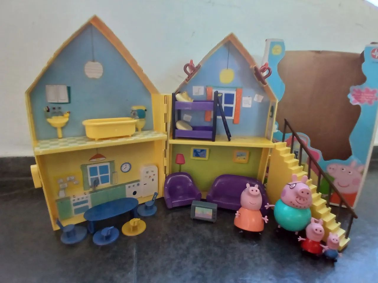 Casa da Peppa Estrela, mobiliada e fácil de levar para todo lugar!