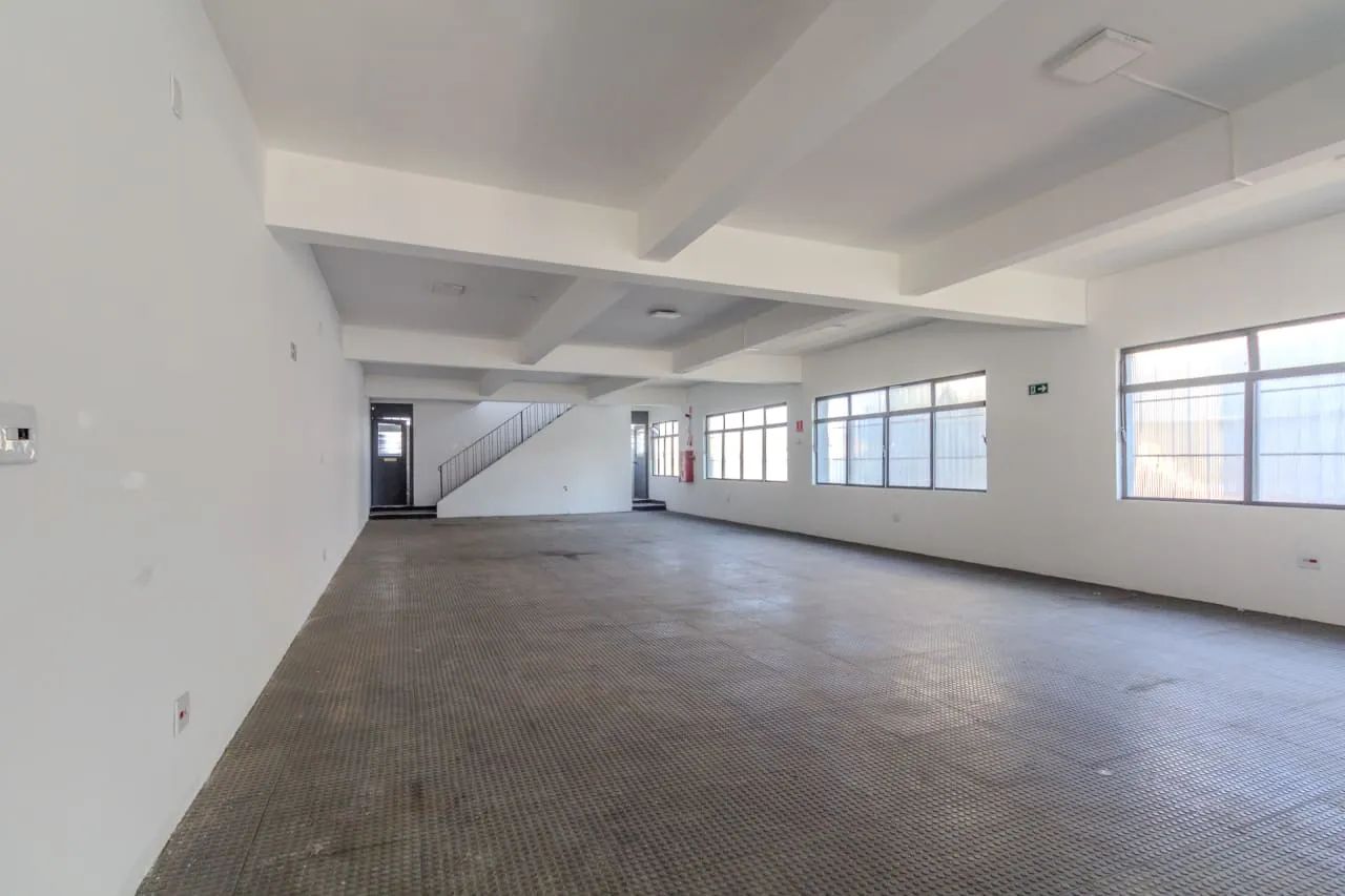 Prédio comercial na Avenida Imirim, 1375  930 m²