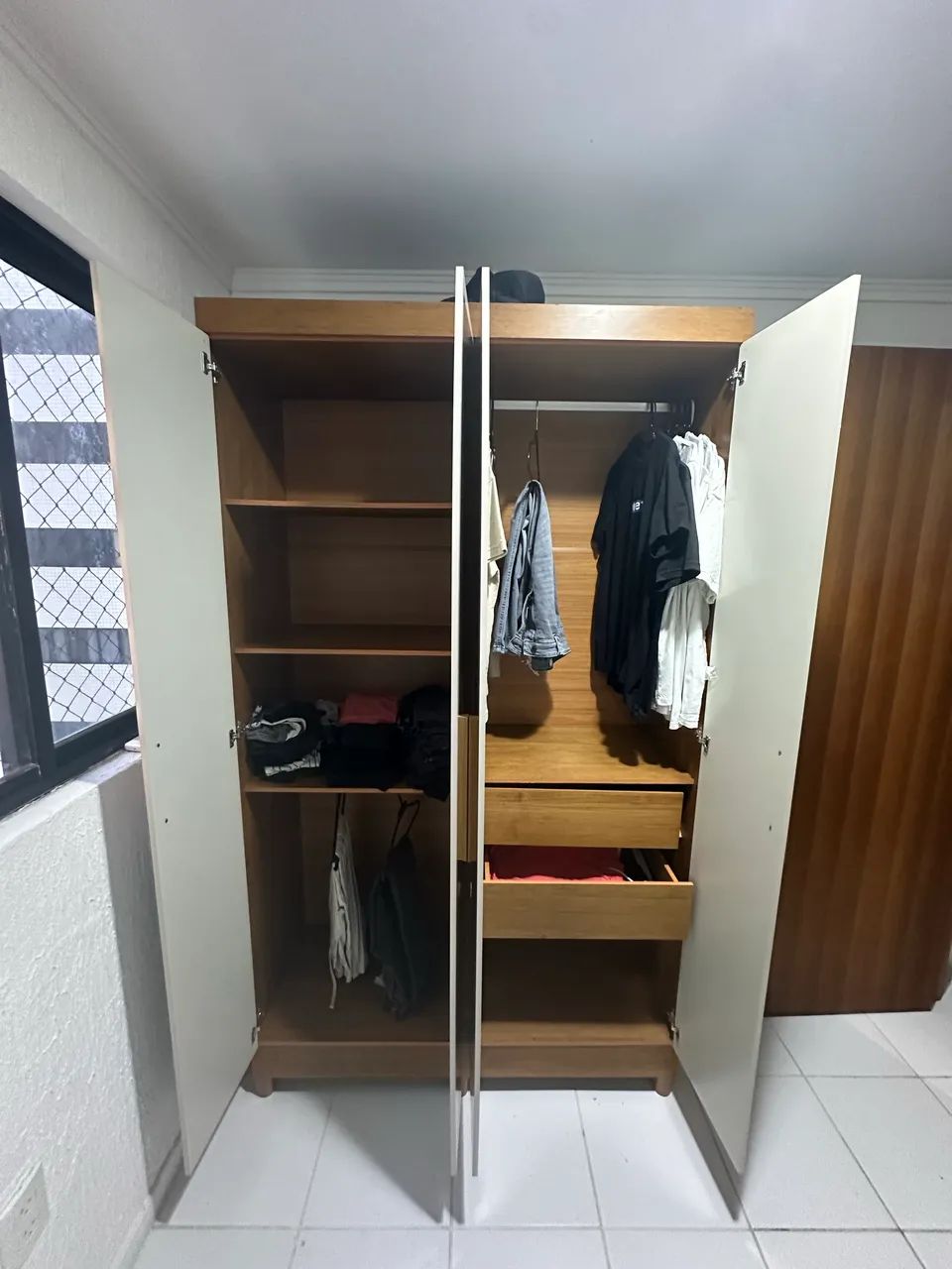 Guarda Roupa de Solteiro, 4 portas, 2 gavetas  - Foto 5