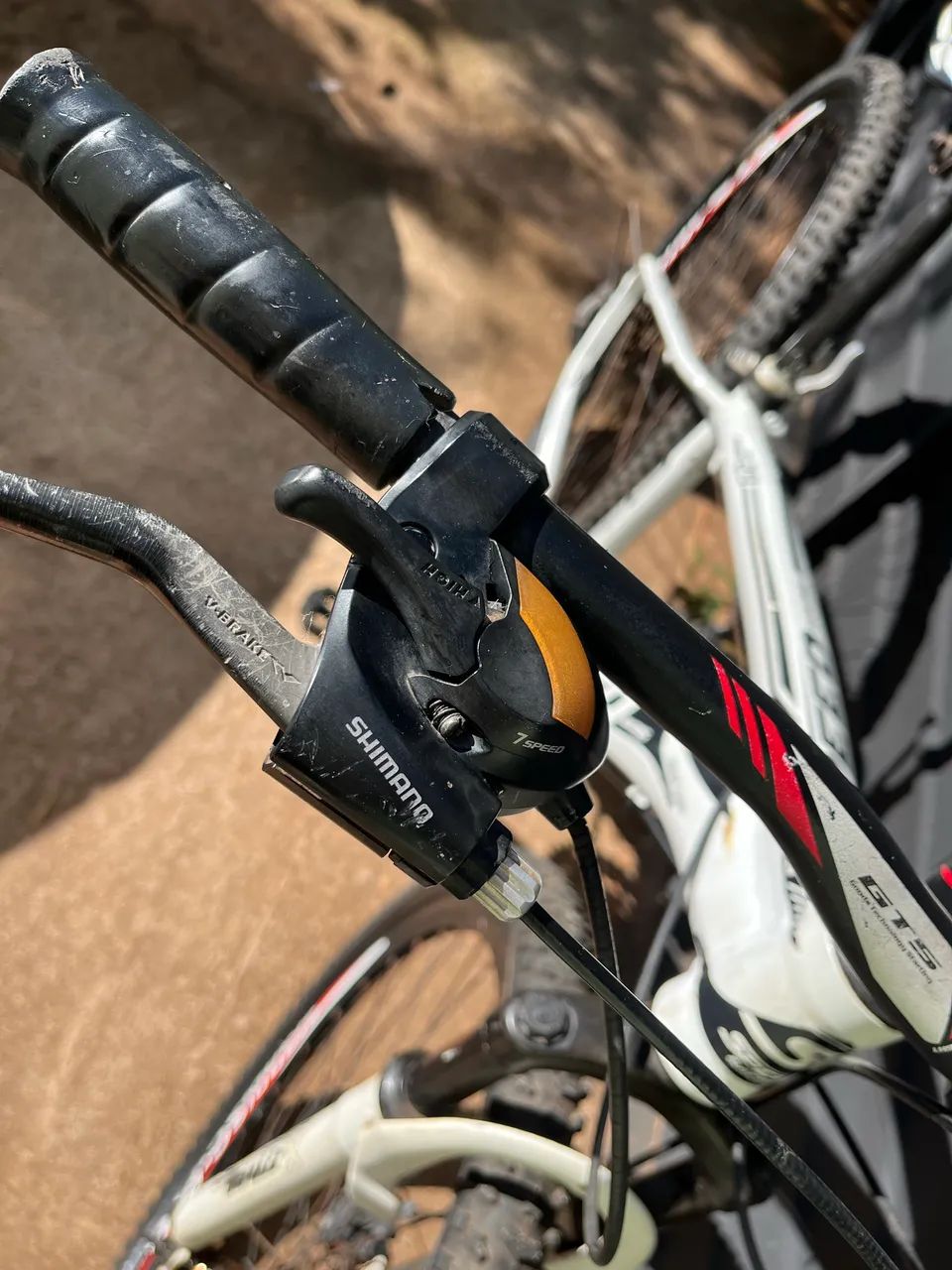 Vende-se bicicleta aro 29 - Foto 2