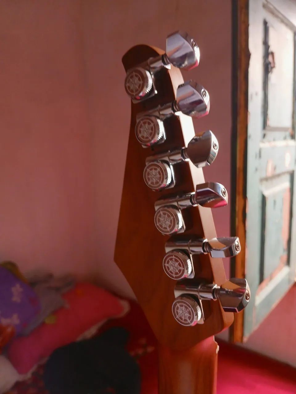Guitarra+pedaleira tank-g - Foto 3