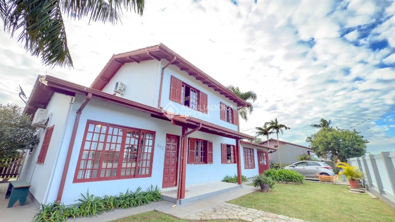 Casa Exclusiva no Ribeirão da Ilha com 630 m² de Terreno e Suíte - Foto 2