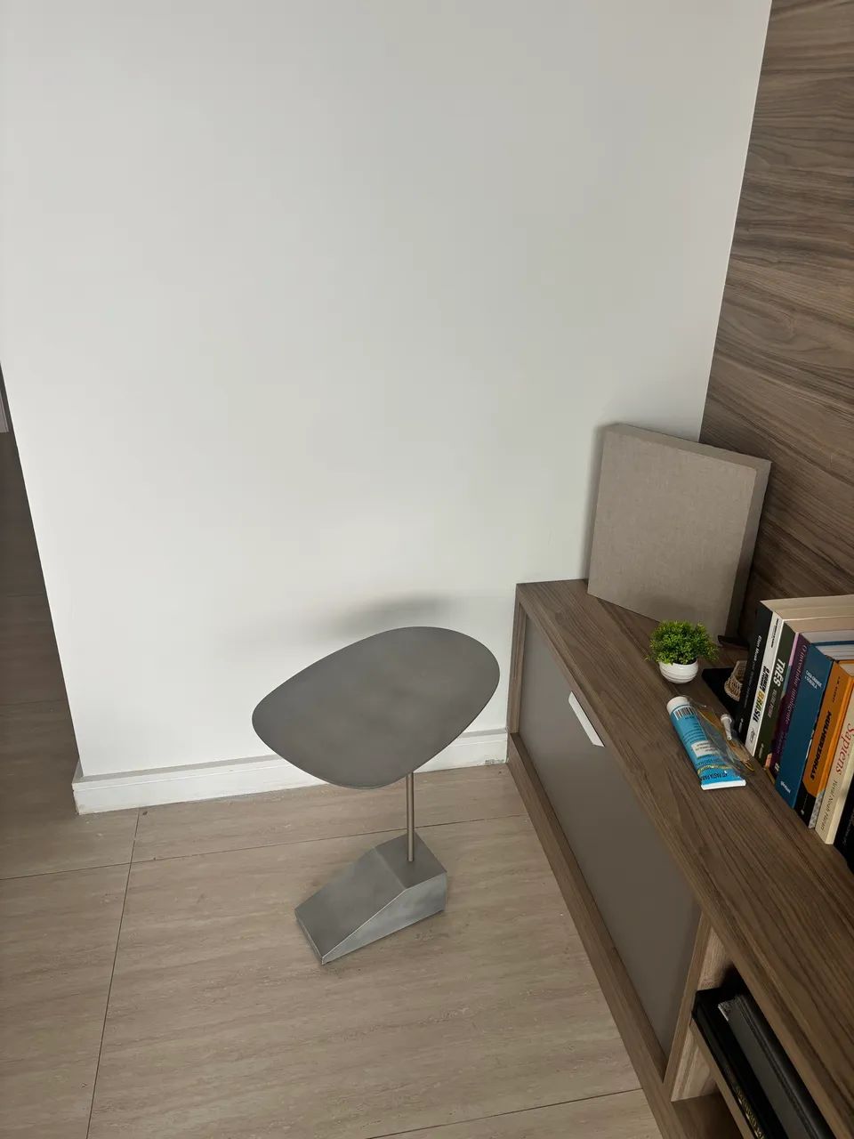 Mesa de centro ou mesa lateral assimétrica