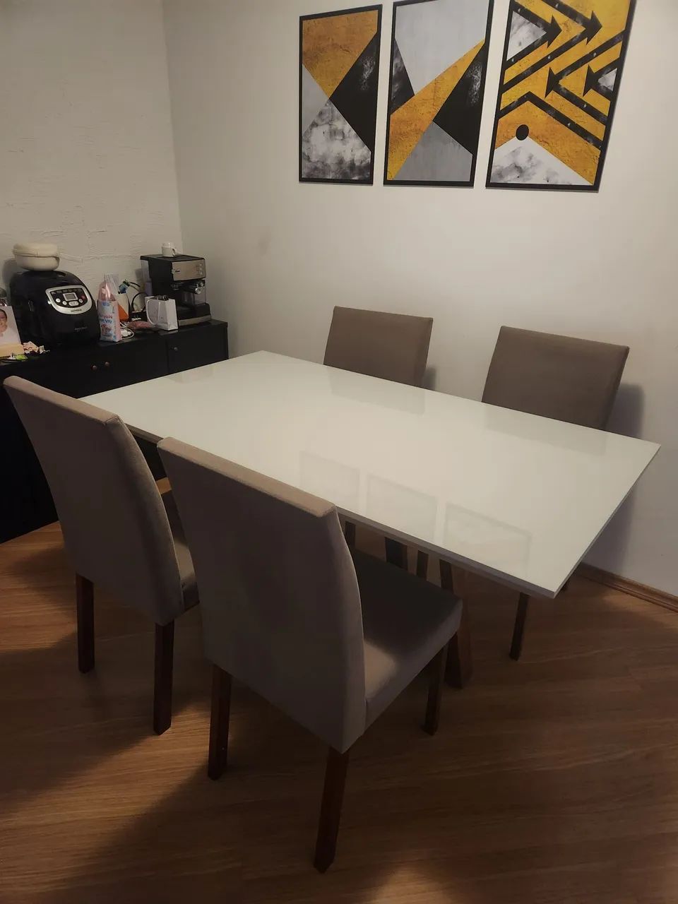 Mesa de jantar com 4 cadeiras