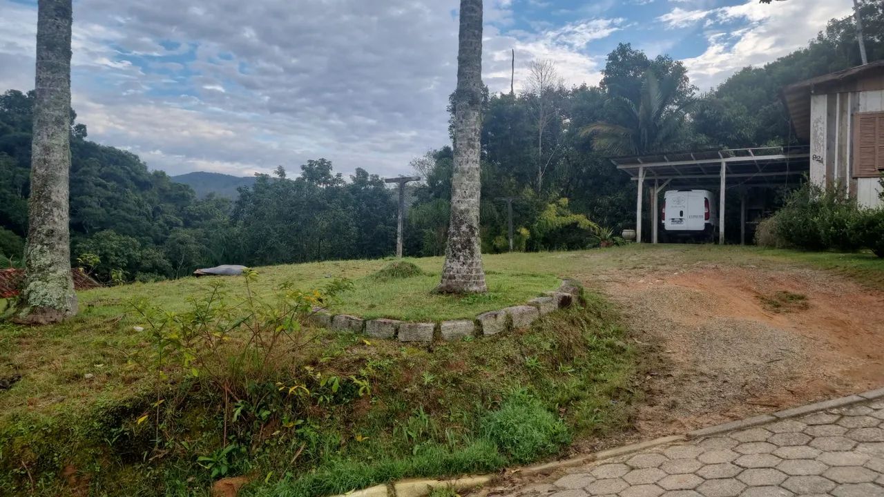 Terreno com 800m² com casa de madeira. - Foto 3
