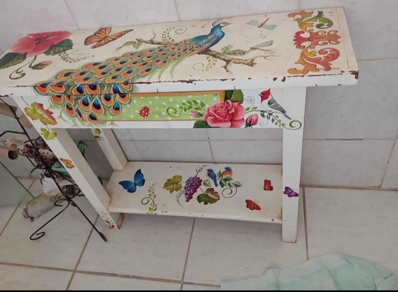 Mesa pintada a mão,  madeira de demolição. - Foto 2