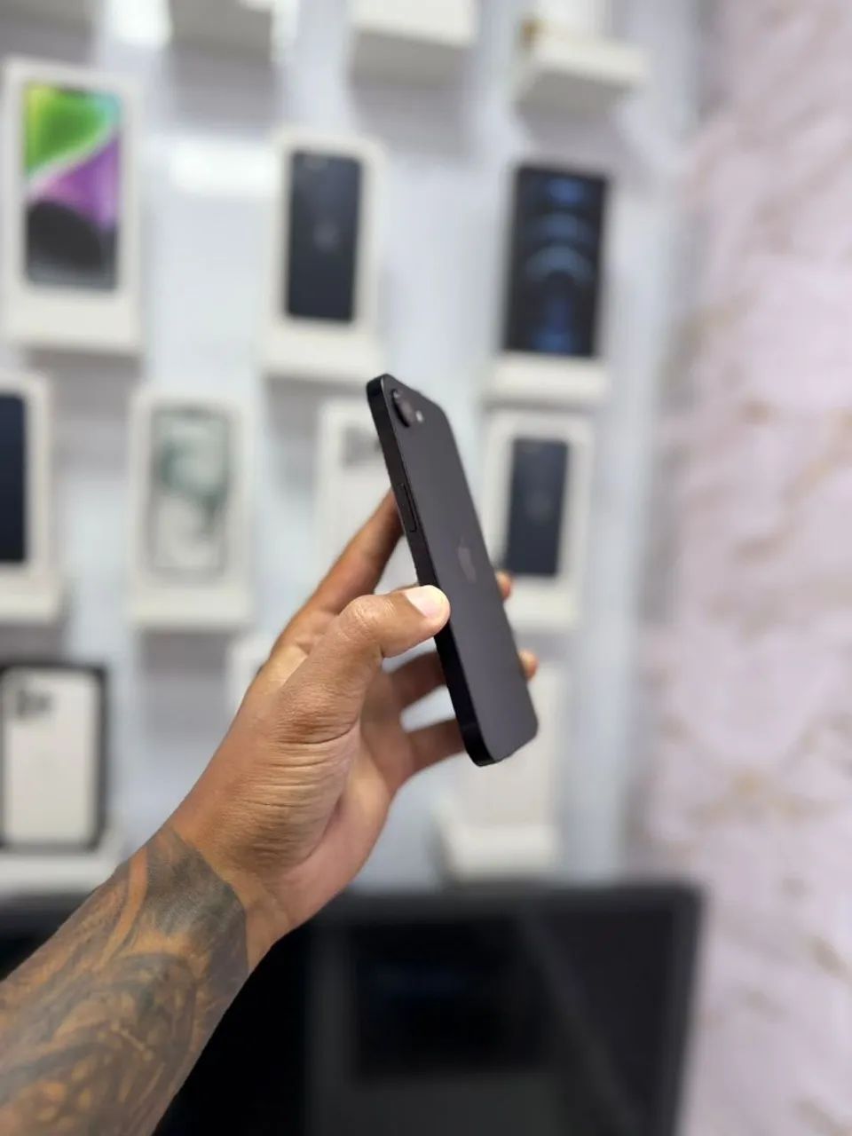 IPHONE 16e 256GB PRETO<br>R$ 3.499,00 TOP - Foto 2