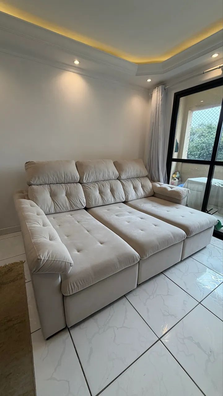Sofá Retrátil Suede Bege com Chaise