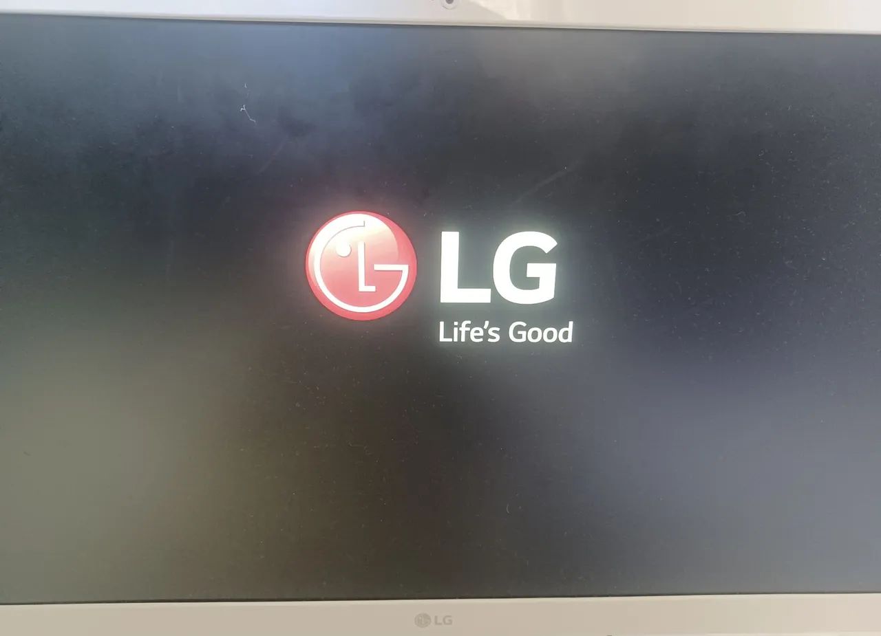 Display  All-in-one lg 22v30r funcionando perfeitamente. 