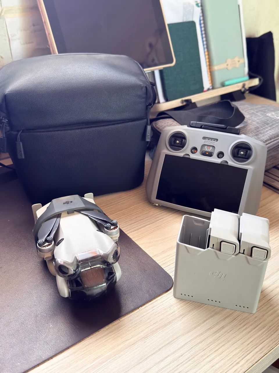 DJI Mini 4 Pro Fly More Combo Plus - Foto 2