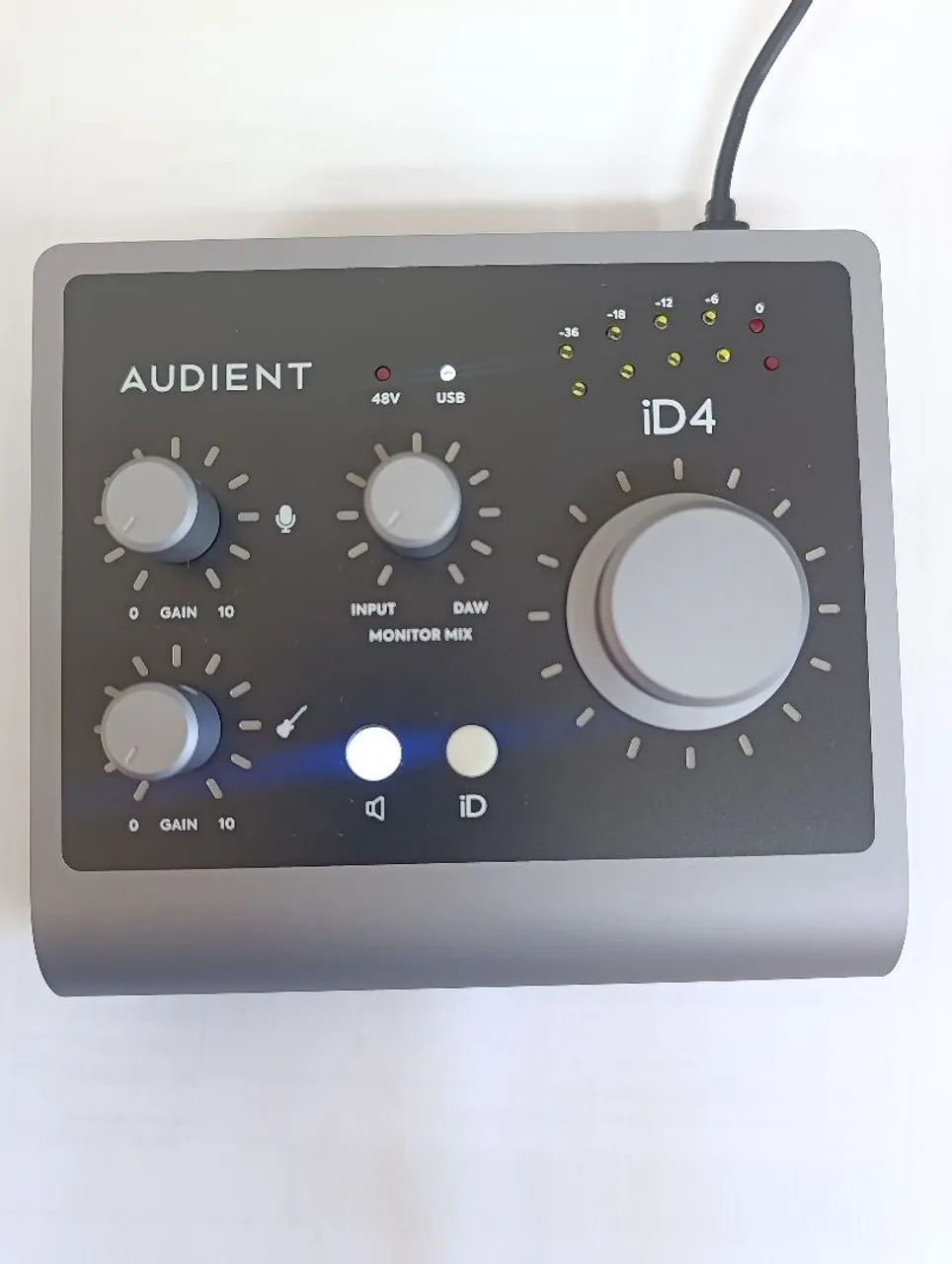 Interface de Áudio Audient iD4 MKII