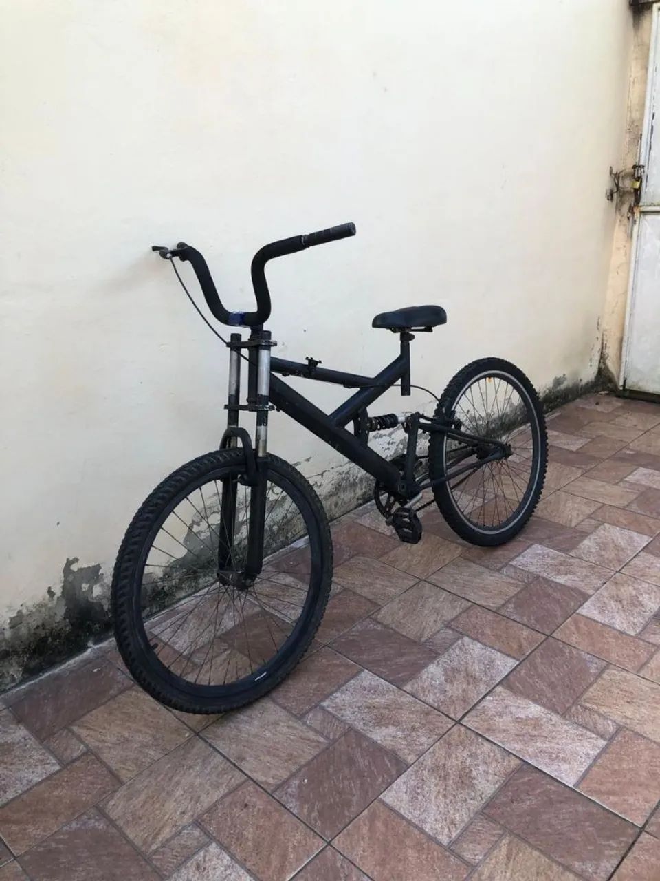 Bicicleta aro 26 com suspensão e amortecedor