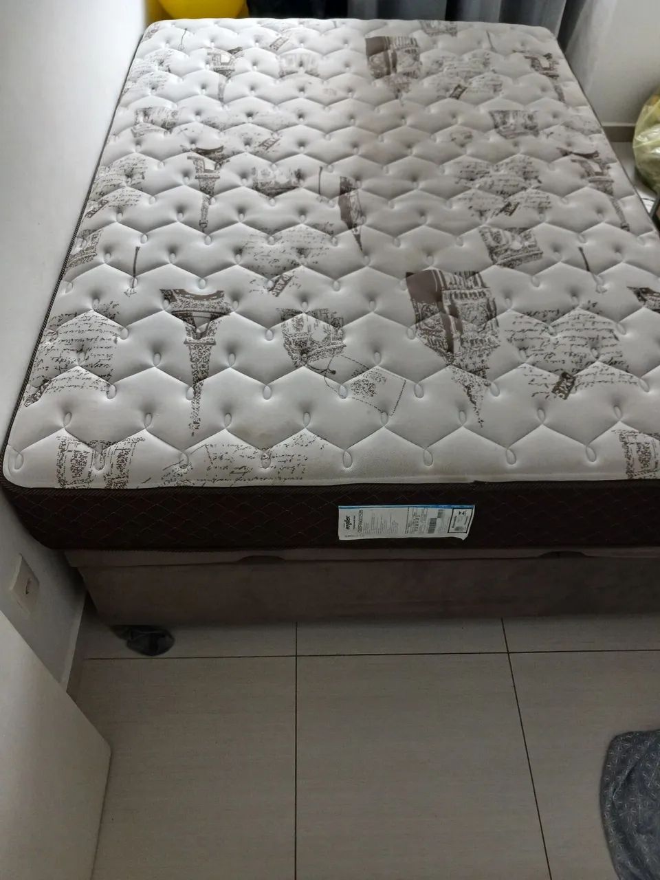 Cama box casal com baú colchão semi novo 