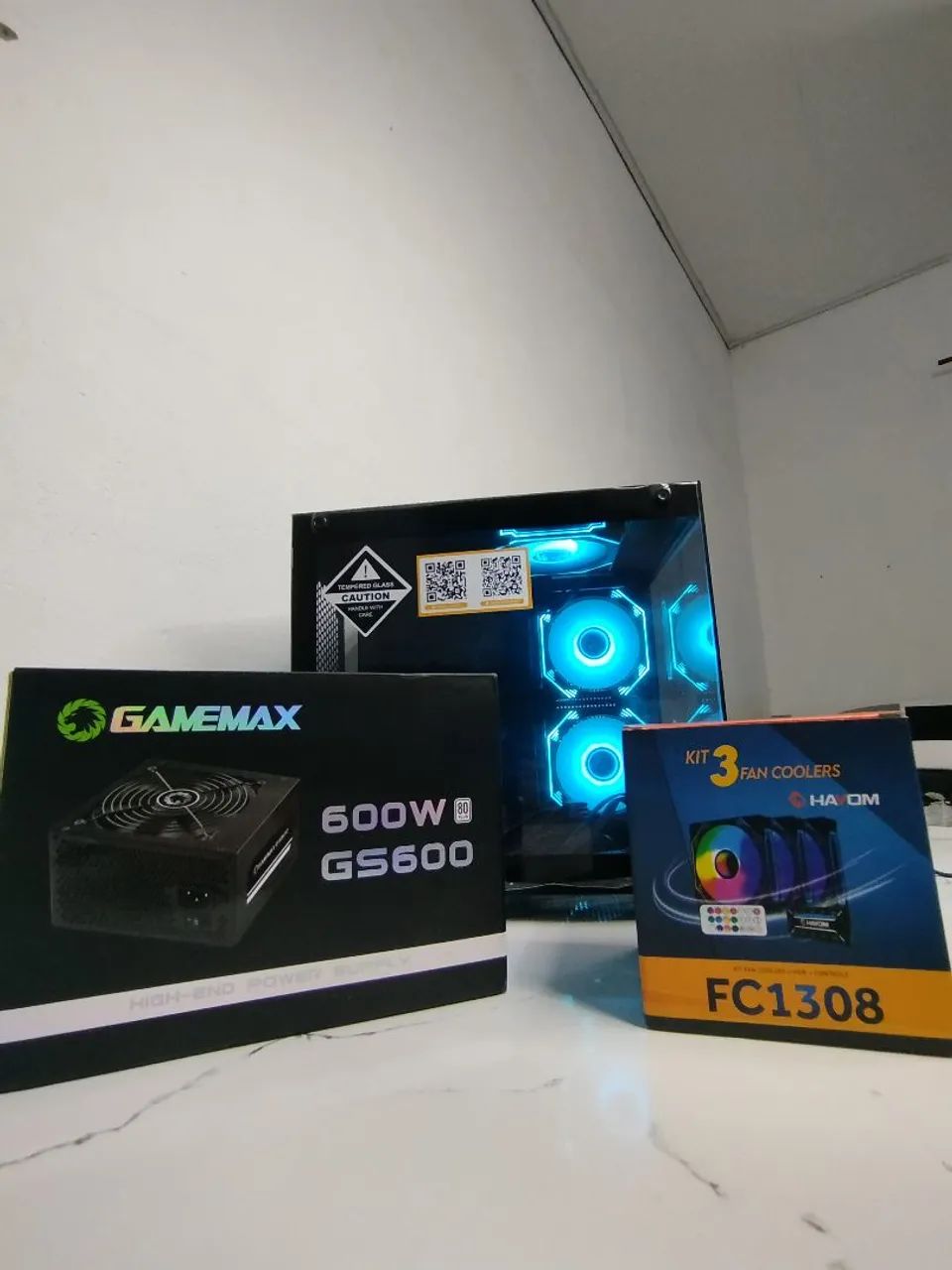 Gabinete com fonte e coolers gamer 