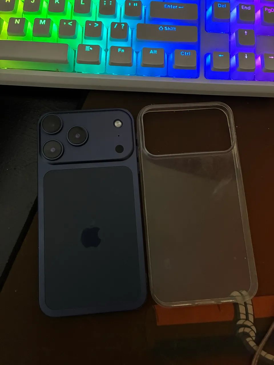 iPhone 11 na carcaça do 17 pro - Foto 3