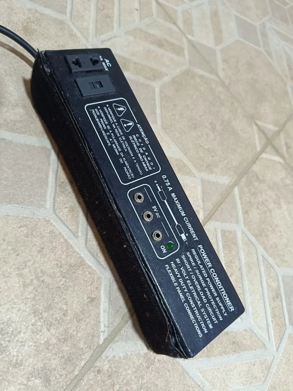 Fonte para pedais de guitarra - Foto 3