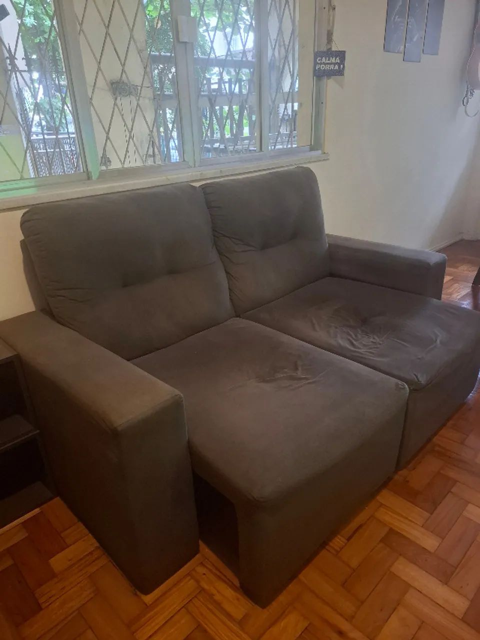 Sofá 2/3 lugares em bom estado - Foto 2