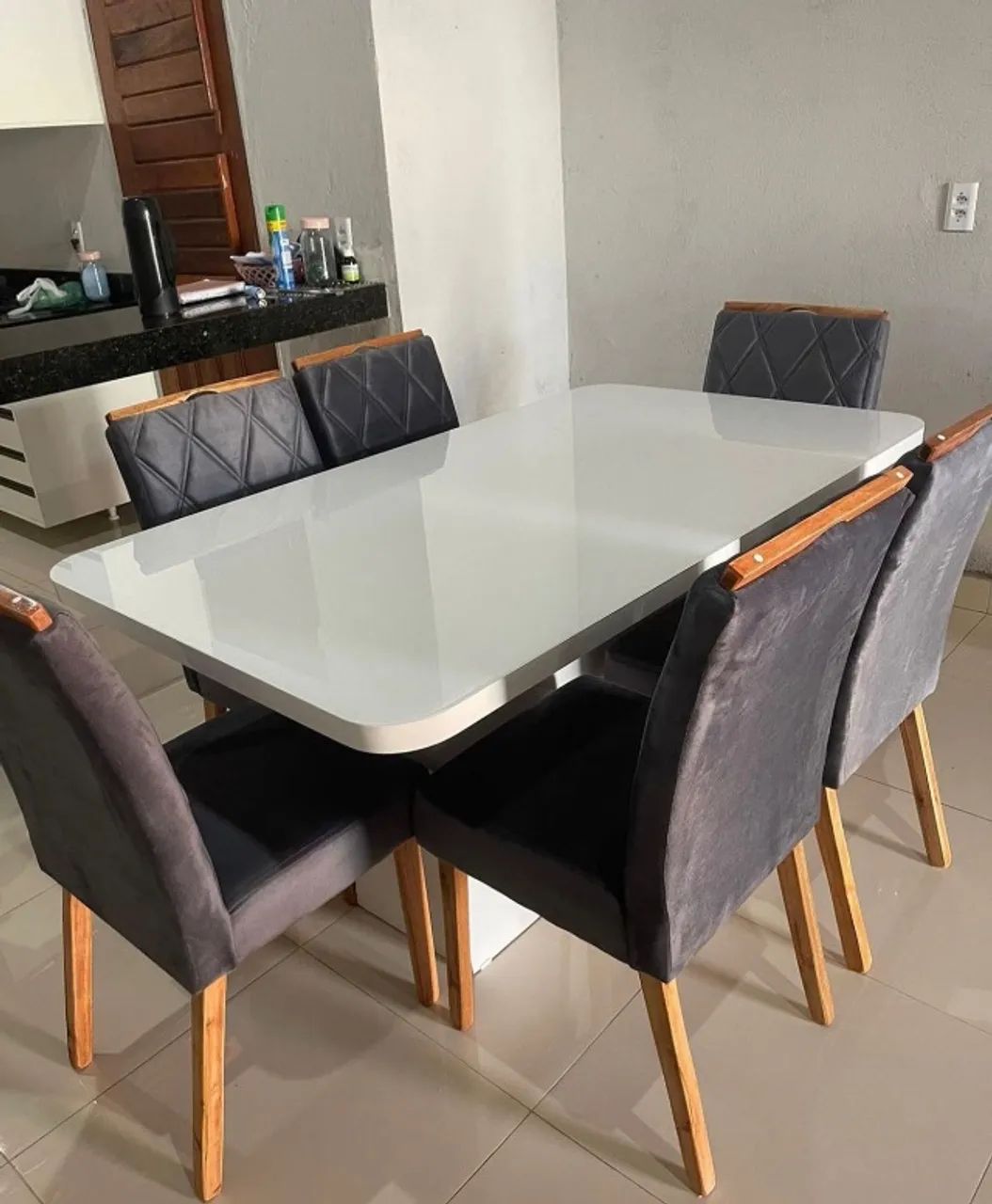 Mesa de jantar na promoção 6 cadeiras 