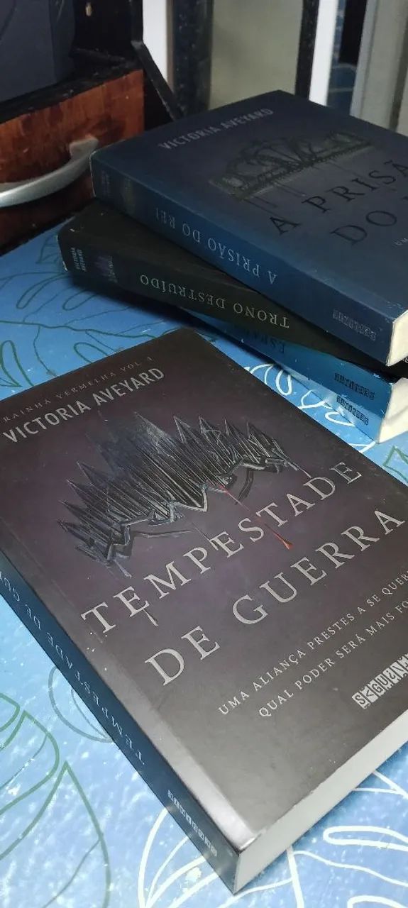 Vende-se Box de livros A Rainha Vermelha - Livros e revistas