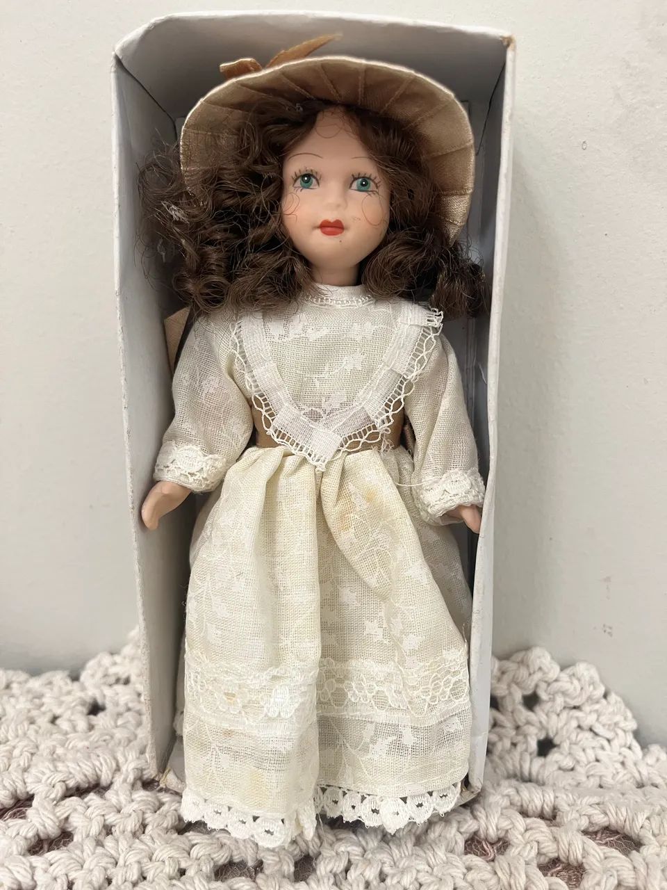 Boneca de porcelana antiga cada detalhe é um encanto
