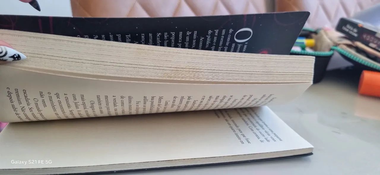 Livro Caraval - Foto 3