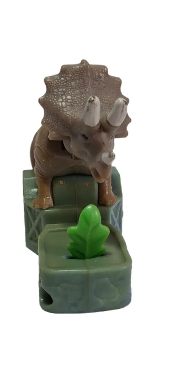 Boneco Triceratops Jurassic World Reino Ameaçado McD's 2018 - Foto 2