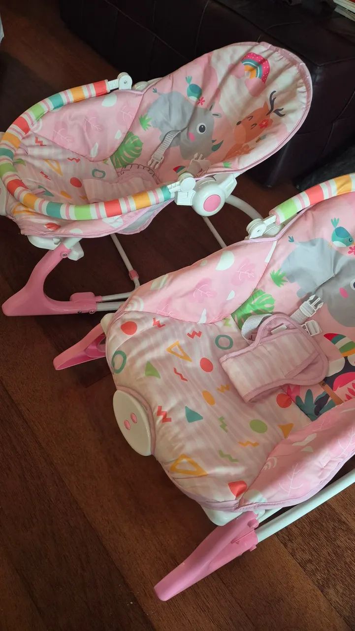 Duas cadeirinhas de bebê repousadeira 