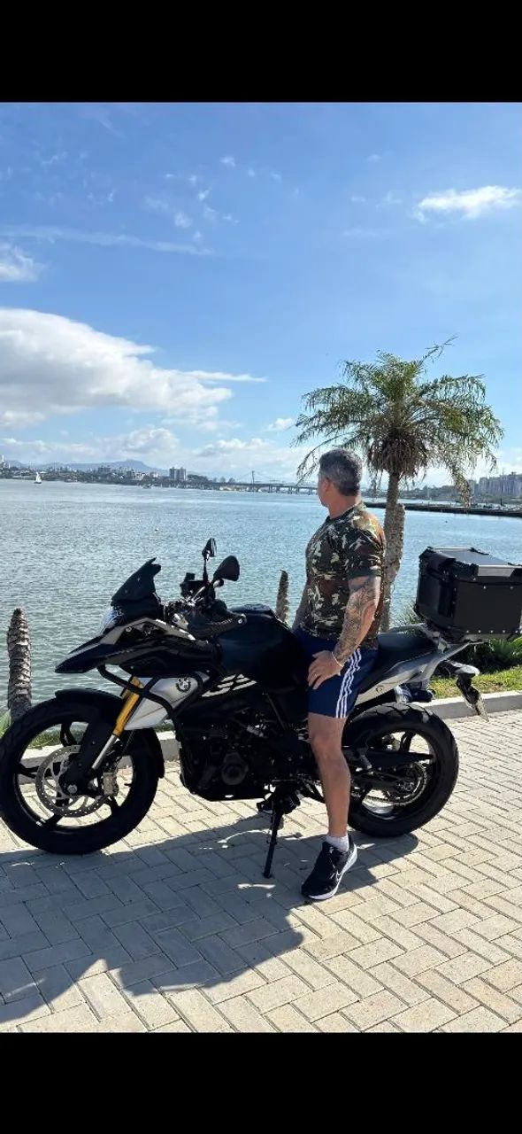 Vendo moto praticamente nova.