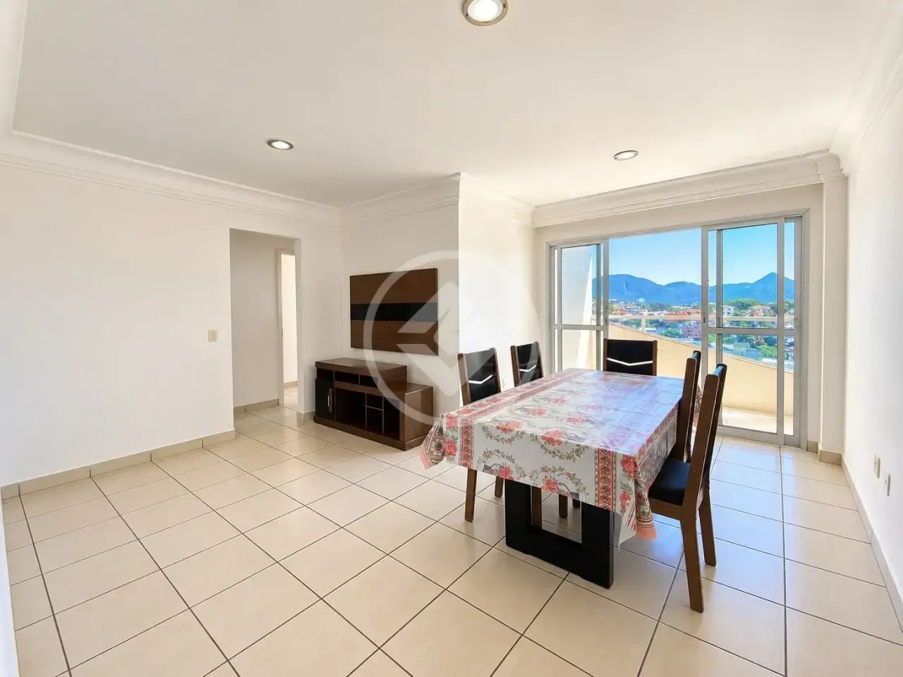 Apartamento com 3 quarto (1 suíte) na Praia do Morro. codigo: 371807